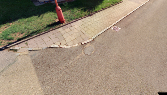 Na Čechově ulici budou nové chodníky