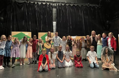 Šikovní herci a herečky ze ZŠ Oslavická vystoupili v Horáckém divadle 