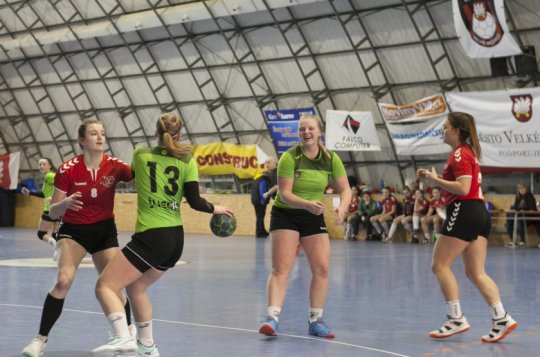 Starší dorostenky doma vítězně nad Pardubicemi