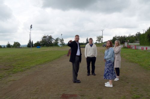 Od jara bude hřiště ve Lhotkách komfortnější