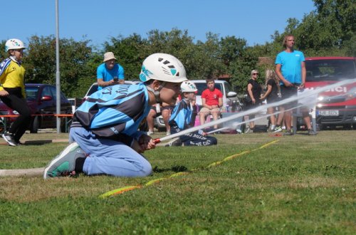 V neděli patřily Lhotky hasičům