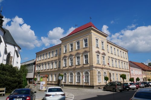 Řidiči dočasně z náměstí vyjedou kolem Kotvičky