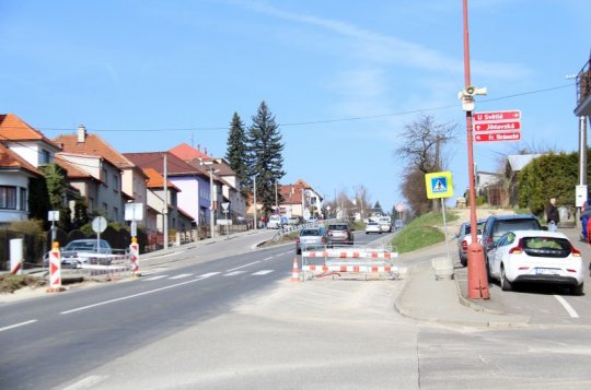 Přechod pro chodce na Jihlavské bude bezpečnější