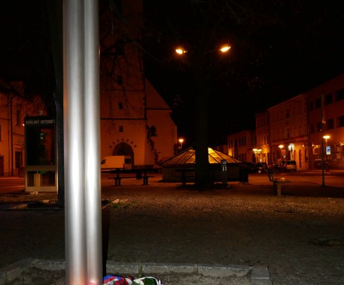 Den boje za svobodu a demokracii uctí představitelé města