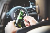 Za volant muž usedl v době zákazu a pod vlivem alkoholu