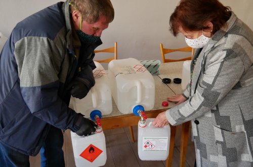 Město začalo s distribucí dezinfekce
