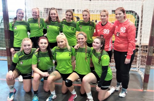Starší dorostenky na domácím turnaji zvítězily