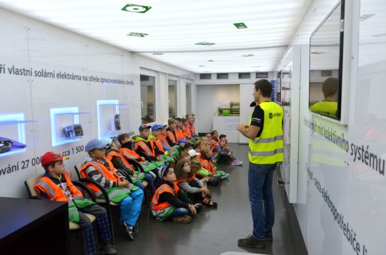 Lhotečtí žáci zvítěžili v projektu Recyklohraní - Věnuj mobil a pojeď do ZOO