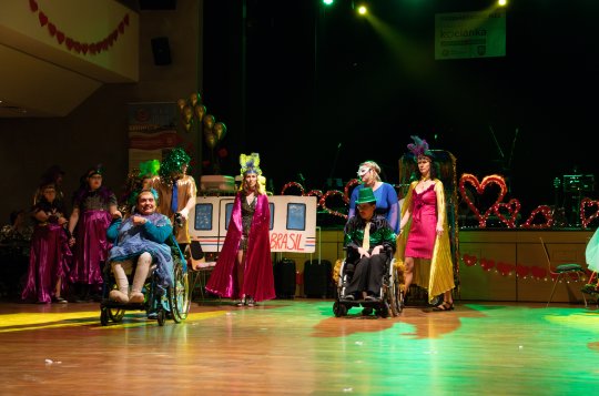 Výrobky žáků v dražbě vynesly Březejci 305 500 korun