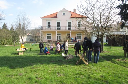 Ani složitá situace činnost na Ostrůvku nezastavila