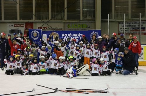 Na akci Týden hokeje dorazilo v Meziříčí 29 dětí