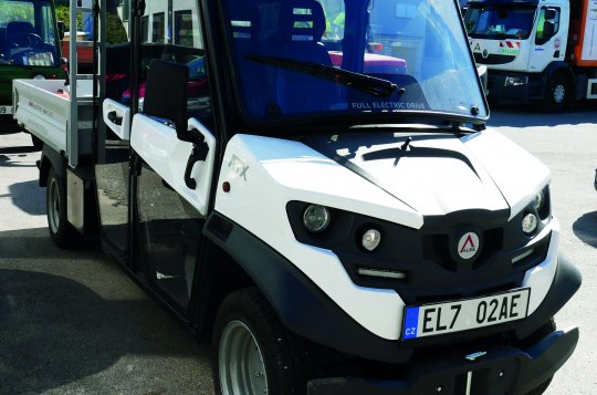 Nový elektromobil si pořídily Technické služby