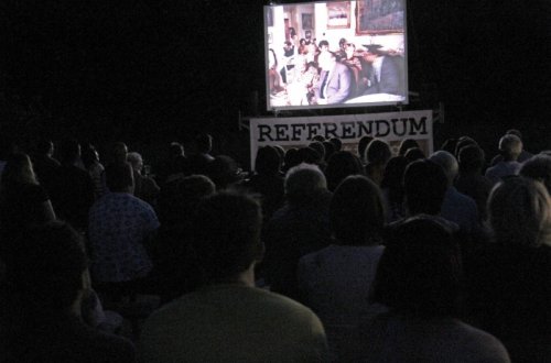 Promítání filmu Kulový blesk občanská iniciativa spojila s debatou o osudu náměstí