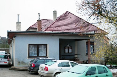 Kulturák ve Lhotkách čeká oprava střechy
