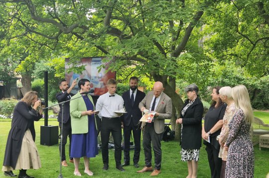 Afternoon tea na britském velvyslanectví