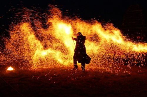 Vítr zhatil oheň, ale ne dobrou zábavu