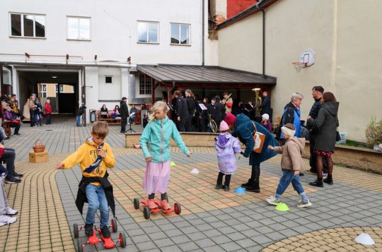 Malí i velcí se oblékli do puntíků