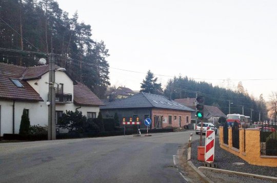 V Mostištích auta projíždějí kyvadlově