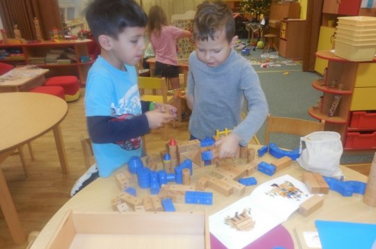 Děti mají díky projektu nové stavebnice