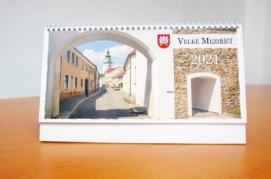 Kalendář města na rok 2021 zakoupíte v hale radnice