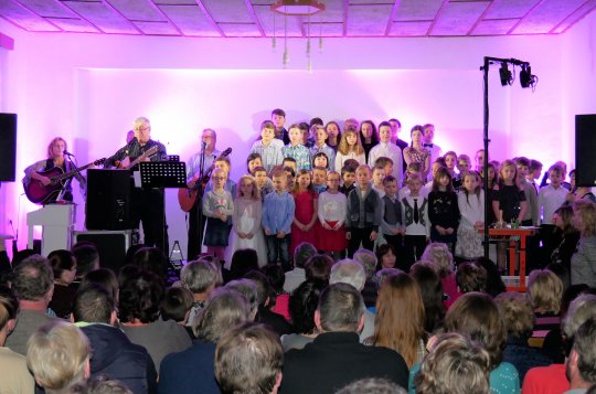 Kulturní dům v Mostištích ovládla hudba i recitace