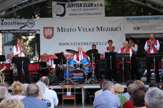 Dechovou hudbu přivezli do Meziříčí Veseláci