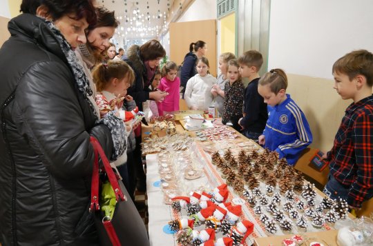 Jarmark nalákal do školy mnoho návštěvníků