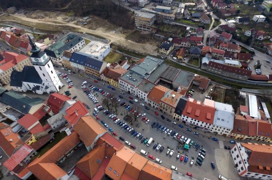 Zastupitelstvo města plánuje pokračovat v jednáních o rekonstrukci náměstí