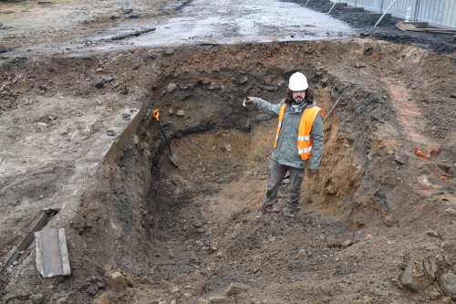 Archeologové začnou zkoumat výkopy u radnice a kostela