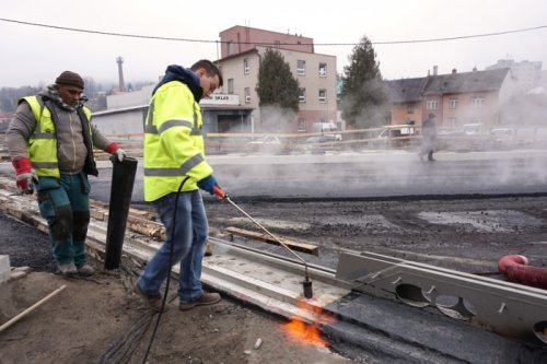 V úterý po mostu projedou první auta