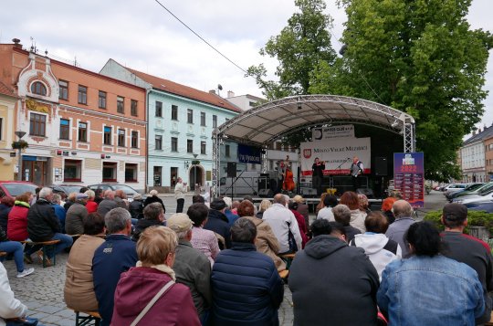 Druhý červencový víkend zakončila kapela s lidovými hity