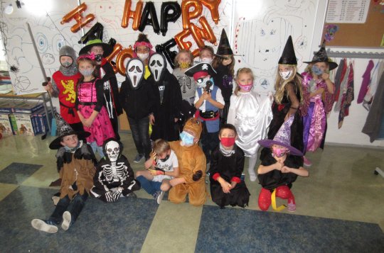 Prvňáčci na modré škole měli strašidelnou výuku