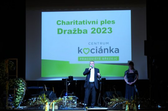 Charitativní ples vynesl více než tři sta tisíc korun