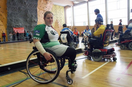 Michaela Charvátová má s pomocí druhých nový vozík