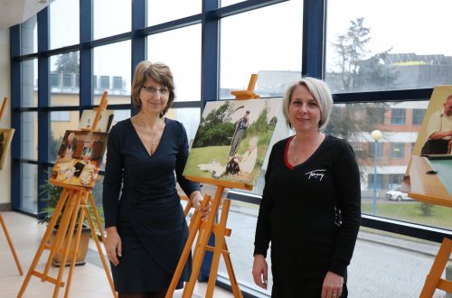 Domov seniorů jinak. Nová výstava v novoměstské nemocnici ukazuje, čím se klienti domova baví