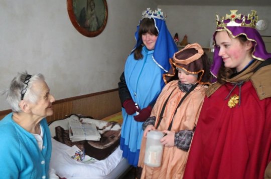 Tři králové roznášejí do domácností radost