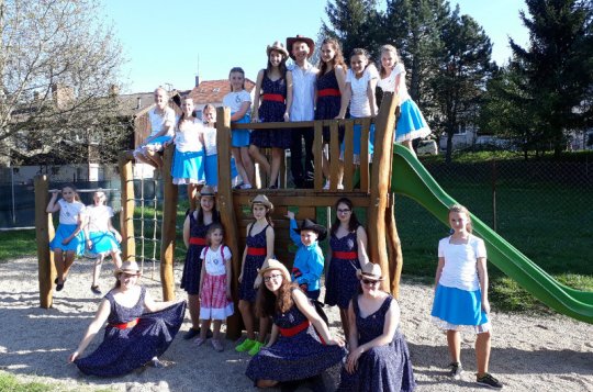 Kosatky z DÓZY bodovaly na celostátním setkání country souborů