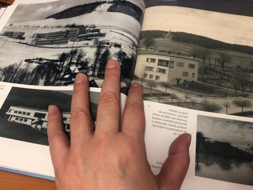 Novoměstská nemocnice vydává knihu k 80. výročí svého založení. Už je v prodeji