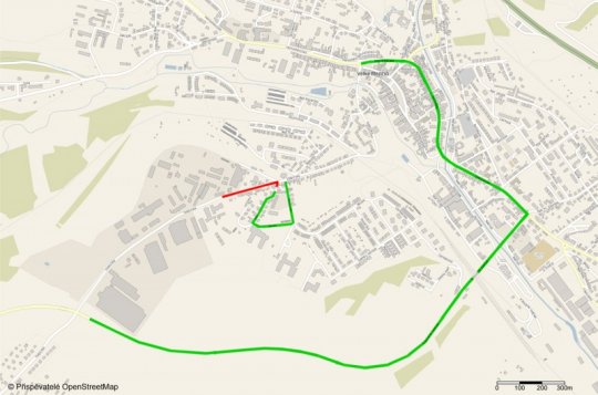 Vodaři musí zrychlit opravu v ulici, kterou kvůli mostu povede letní objížďka