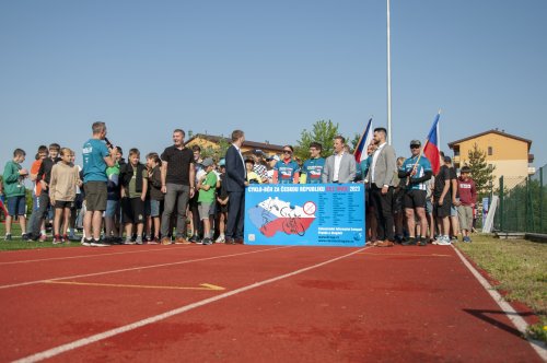 Řekni ne drogám, vyzývali cyklisté děti 