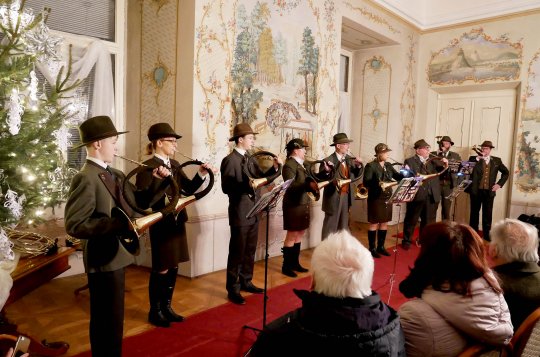 Zámeckou jídelnou se rozezněly myslivecké Vánoce