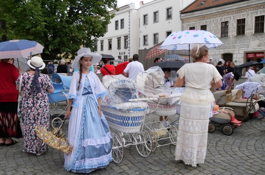 Kočárky dorazily až na zámek