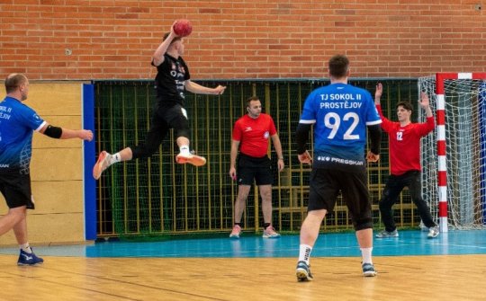 HÁZENÁ: V Prostějově se muži na povinné body pořádně nadřeli