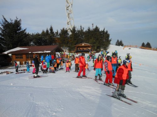Výuka lyžování na Fajtově kopci pokračuje