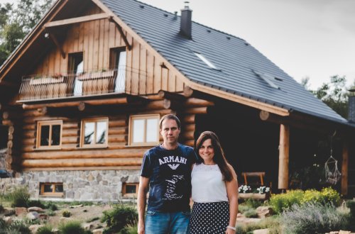 Tohle je jediná láska, kterou si můžete koupit za peníze, říkají Dvořákovi z chovné stanice ve Lhotkách