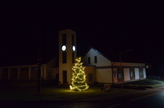 Při rozsvěcení stromu se vybíralo na dobrou věc