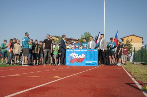 Řekni ne drogám, vyzývali cyklisté děti 