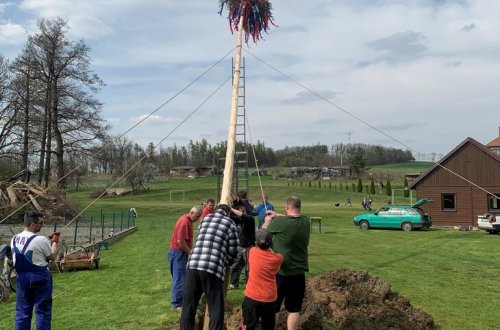 Májku v Olší postaví v pět