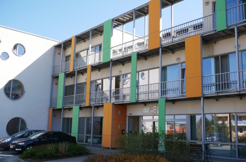 Domov pro seniory ve Velkém Meziříčí se potýká s nákazou koronavirem, vypomáhat tam začali hasiči