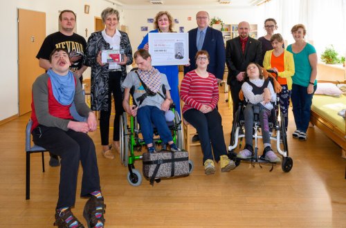 Nadační fond předal peníze na nové auto